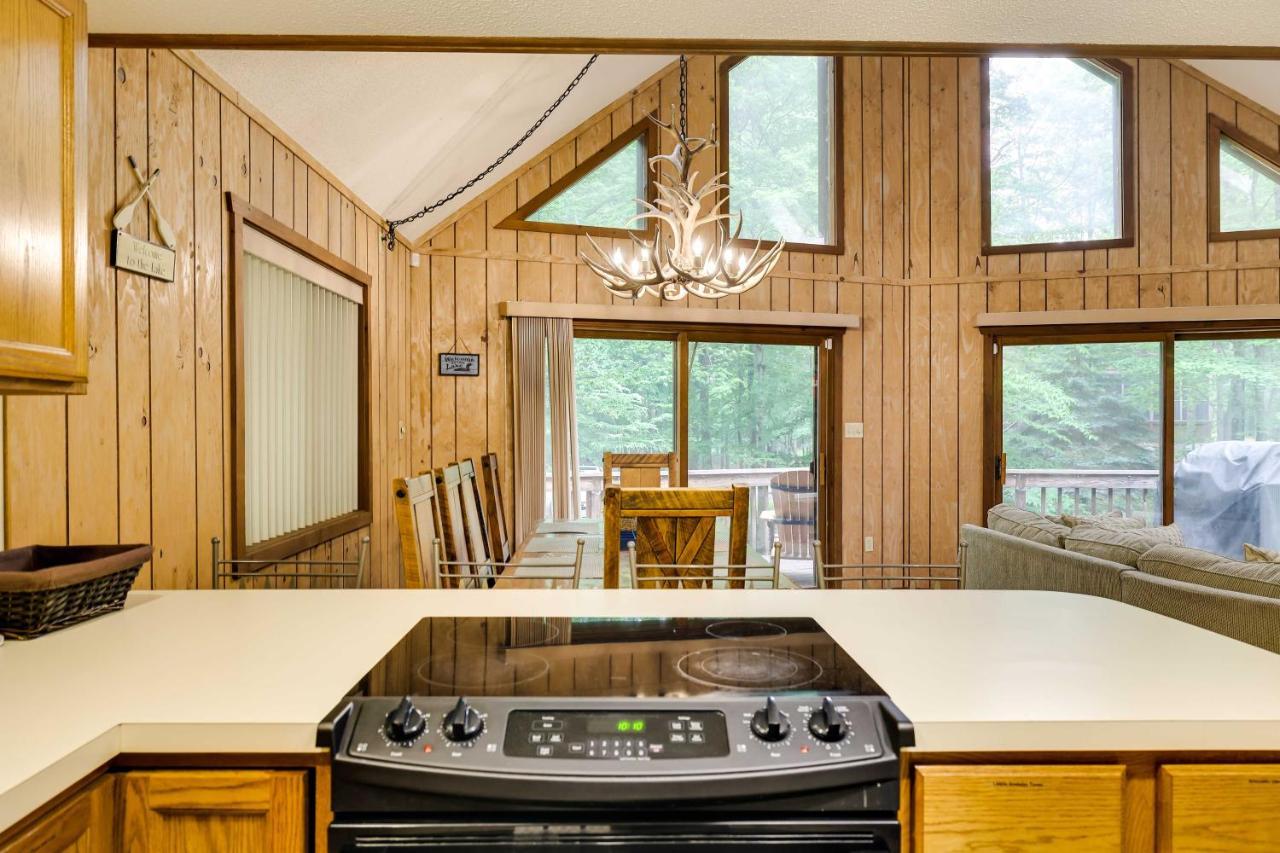 Poconos Cabin Rental - Walk To Lake Wallenpaupack! Lake Ariel Exterior foto