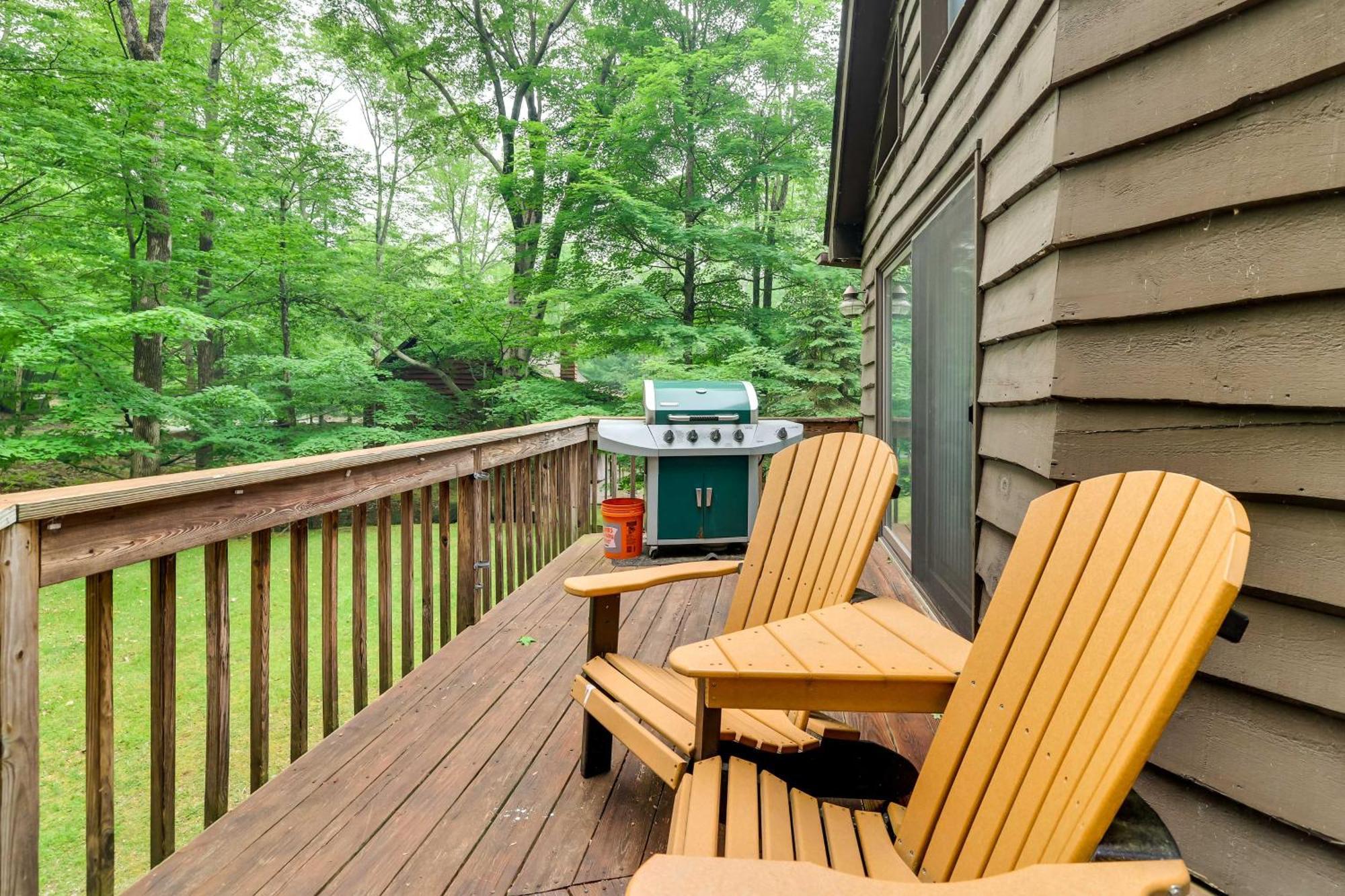 Poconos Cabin Rental - Walk To Lake Wallenpaupack! Lake Ariel Exterior foto