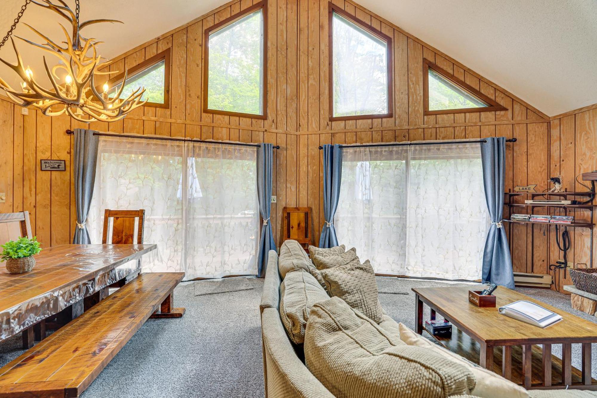 Poconos Cabin Rental - Walk To Lake Wallenpaupack! Lake Ariel Exterior foto