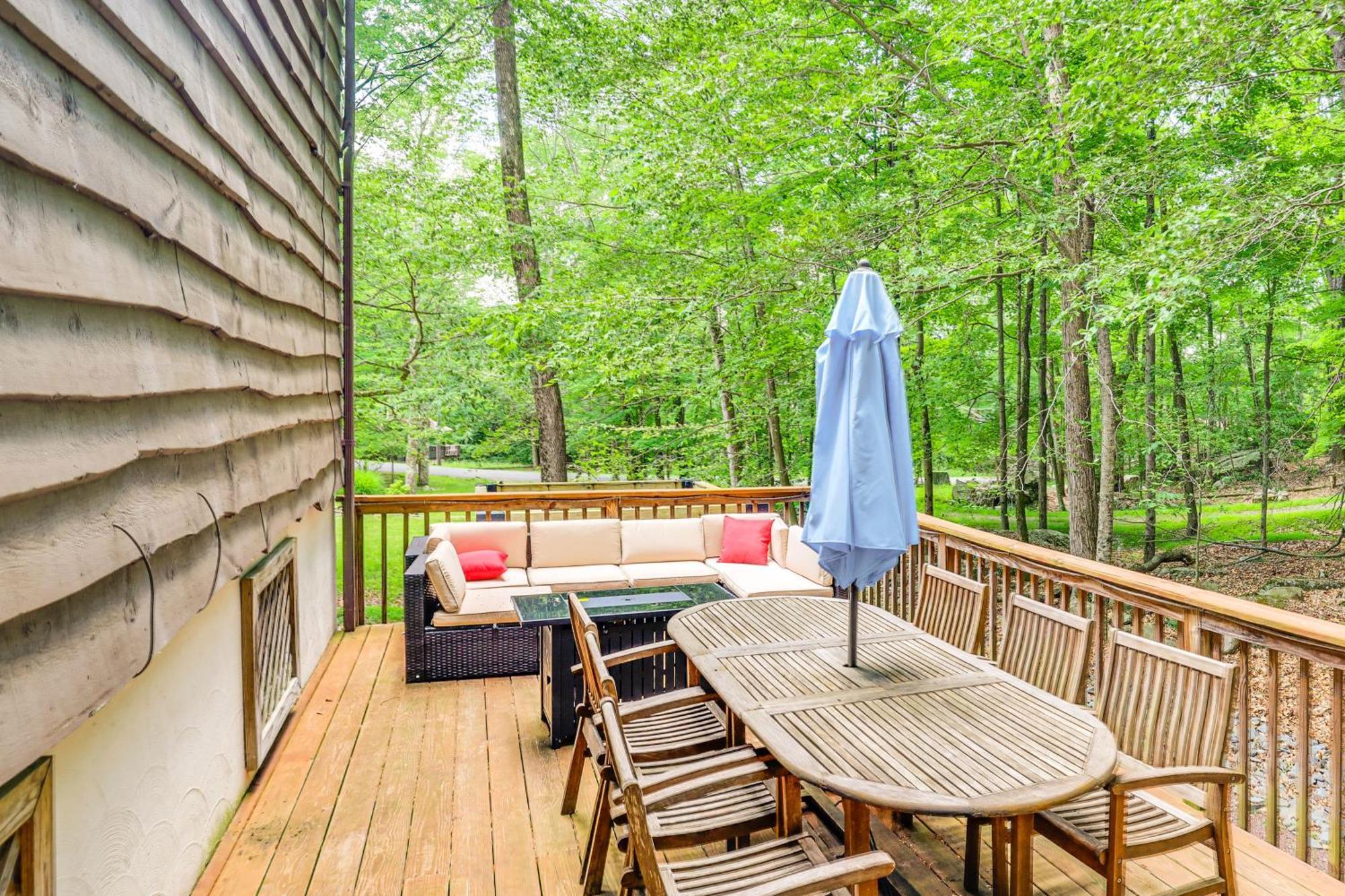 Poconos Cabin Rental - Walk To Lake Wallenpaupack! Lake Ariel Exterior foto