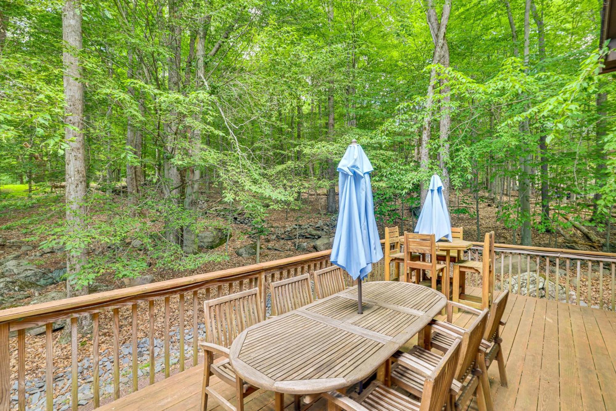 Poconos Cabin Rental - Walk To Lake Wallenpaupack! Lake Ariel Exterior foto