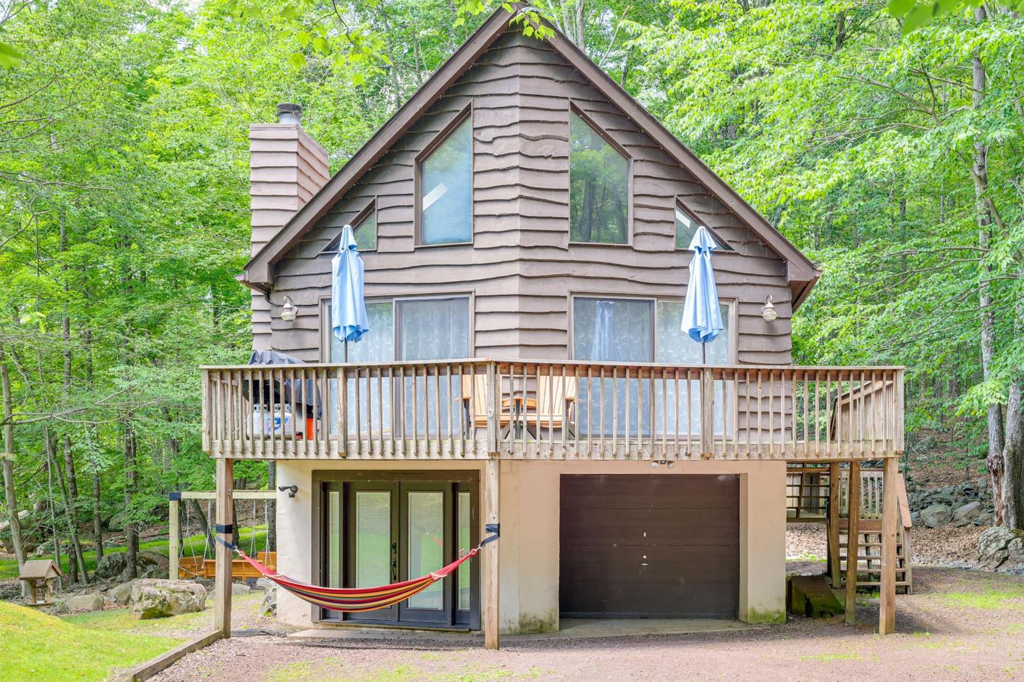 Poconos Cabin Rental - Walk To Lake Wallenpaupack! Lake Ariel Exterior foto