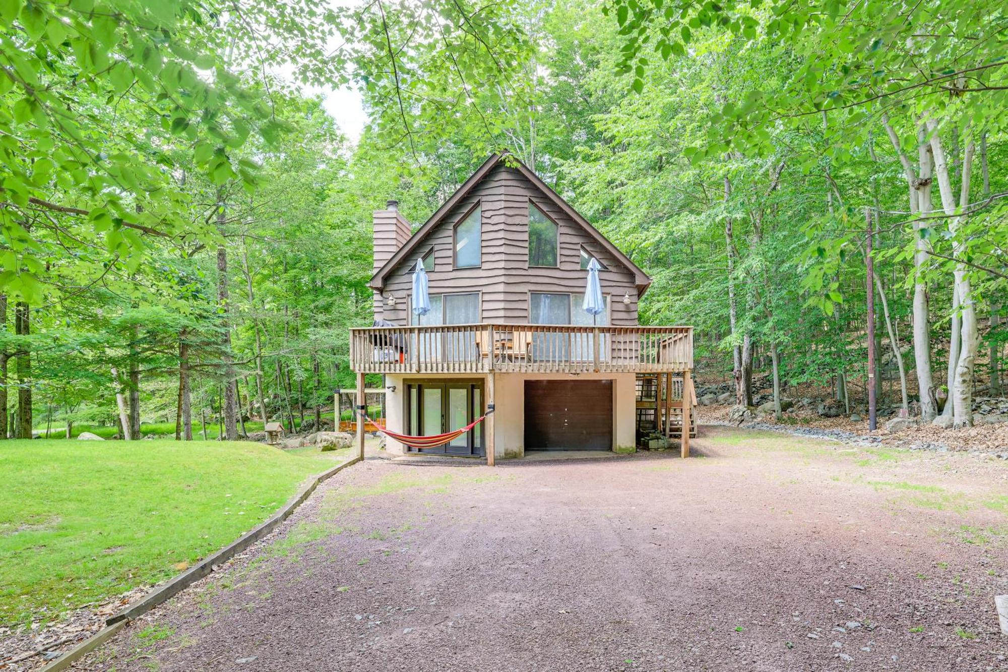 Poconos Cabin Rental - Walk To Lake Wallenpaupack! Lake Ariel Exterior foto