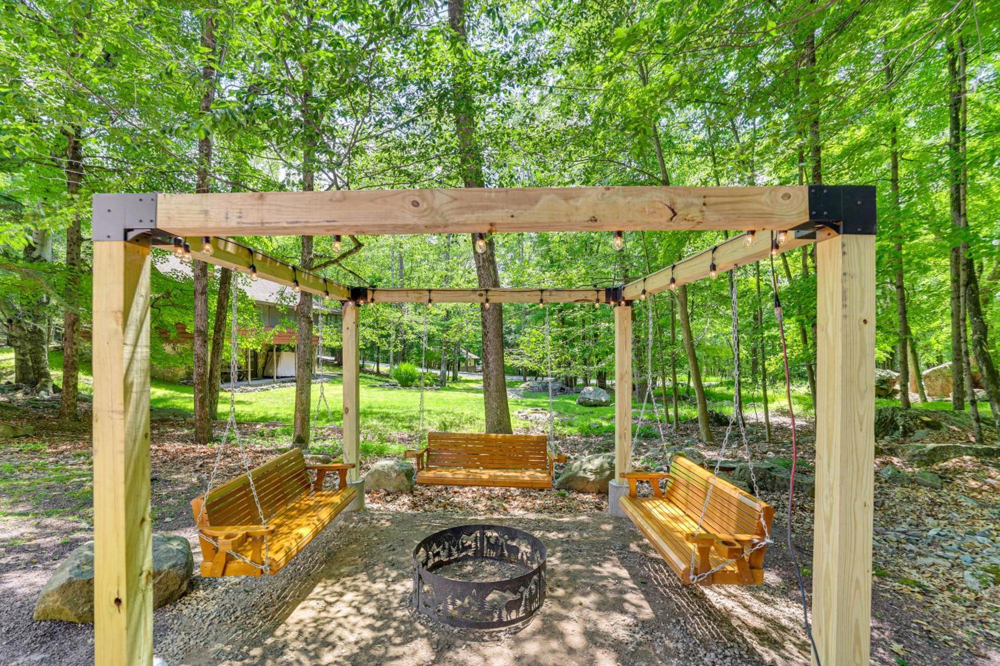 Poconos Cabin Rental - Walk To Lake Wallenpaupack! Lake Ariel Exterior foto